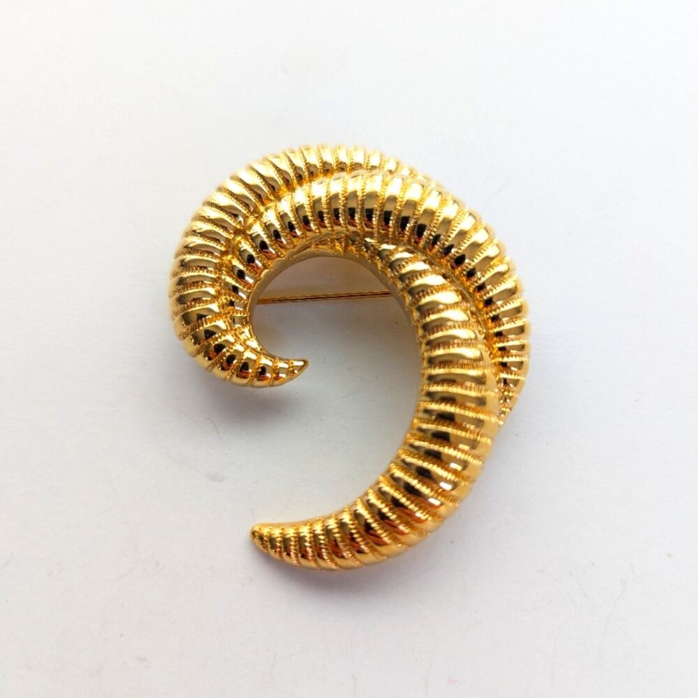 Vintage Signed Monet Rich Gold Tone Textured Swirl Rams Horn Brooch Pin